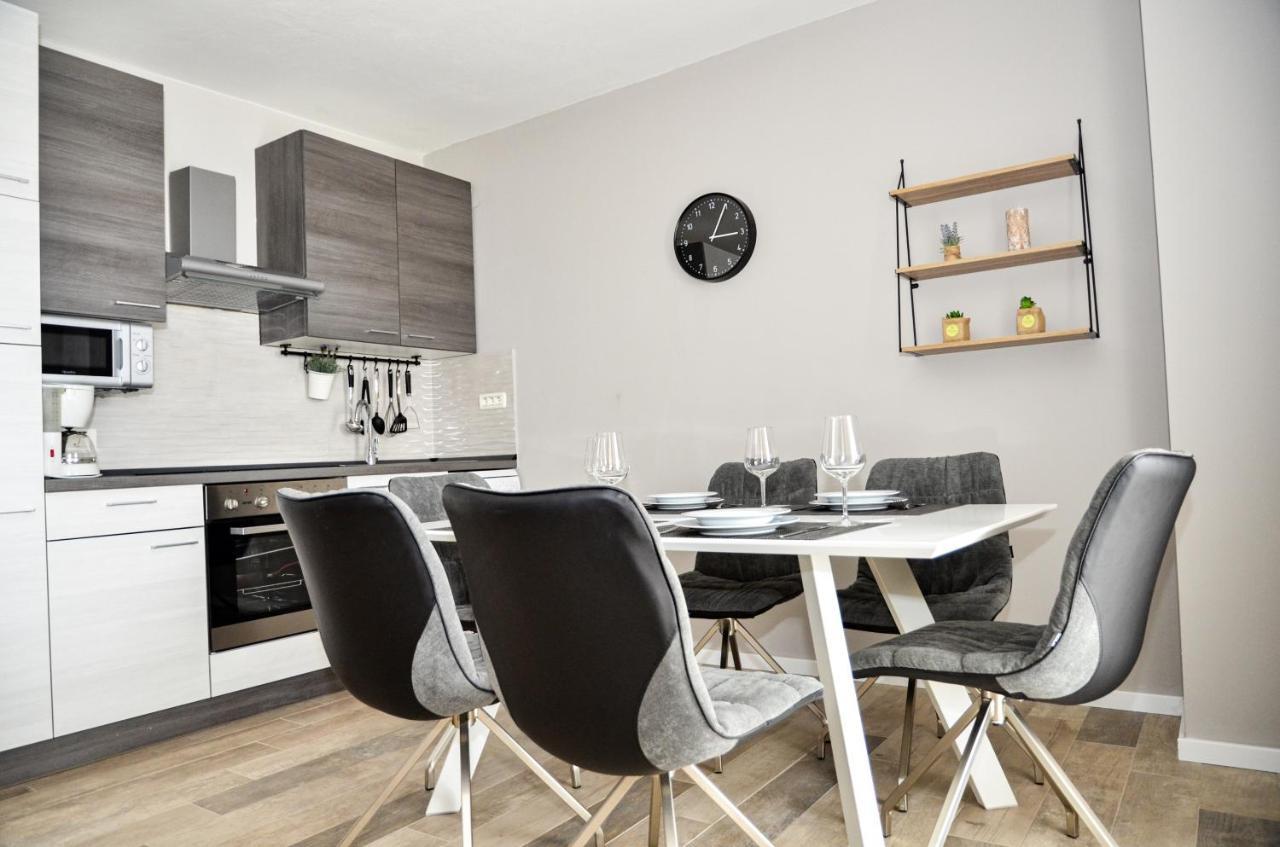 Family Friendly Apartments With A Swimming Pool Povljana, Pag - 244 Kültér fotó