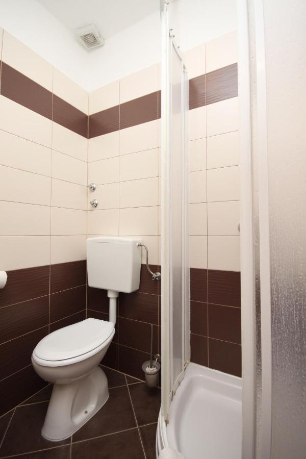 Family Friendly Apartments With A Swimming Pool Povljana, Pag - 244 Kültér fotó