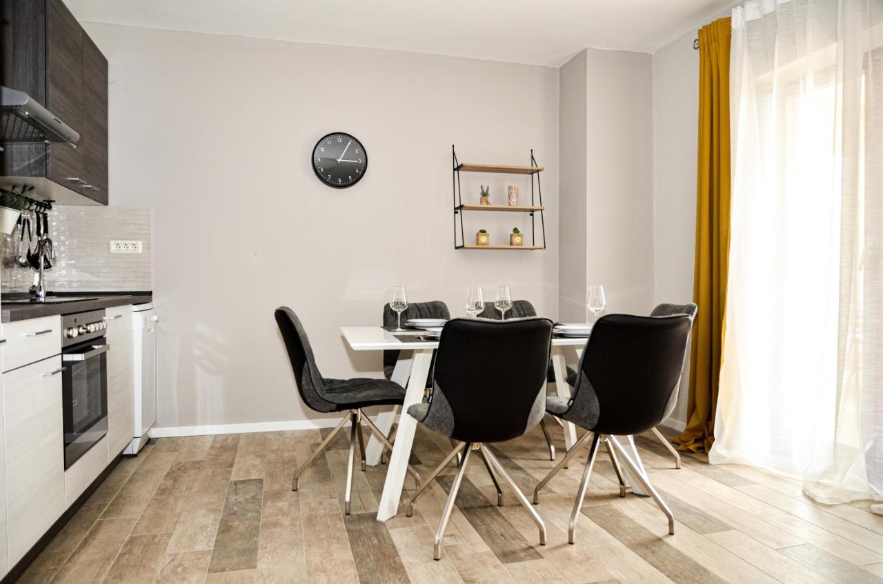 Family Friendly Apartments With A Swimming Pool Povljana, Pag - 244 Kültér fotó