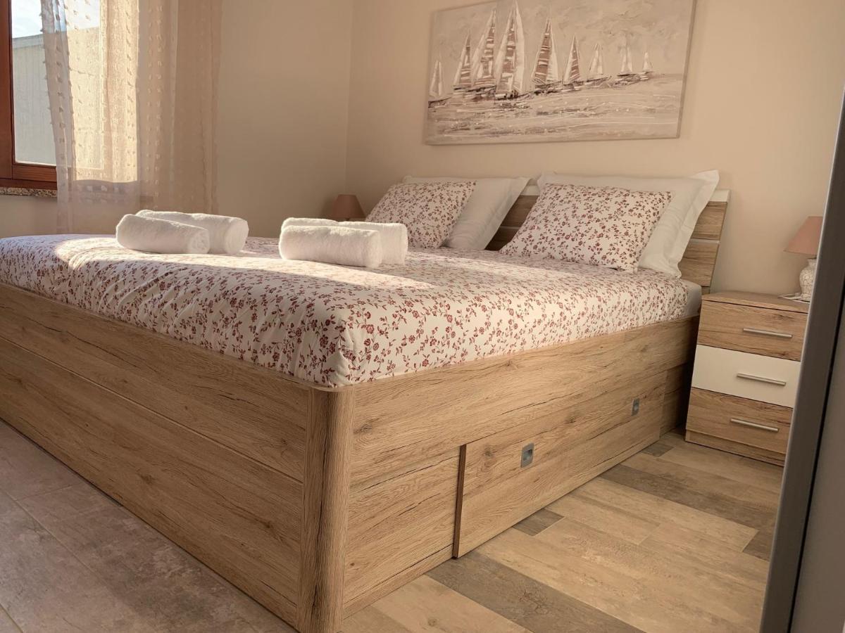 Family Friendly Apartments With A Swimming Pool Povljana, Pag - 244 Kültér fotó