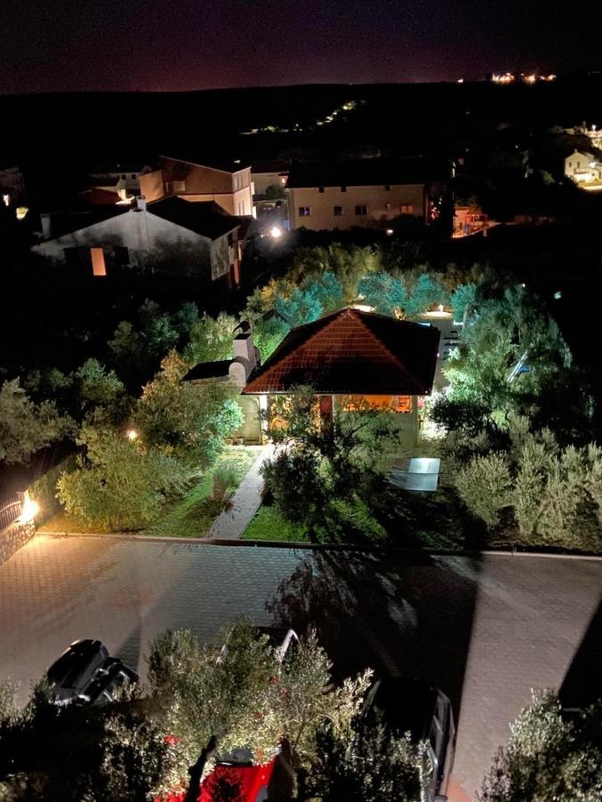 Family Friendly Apartments With A Swimming Pool Povljana, Pag - 244 Kültér fotó