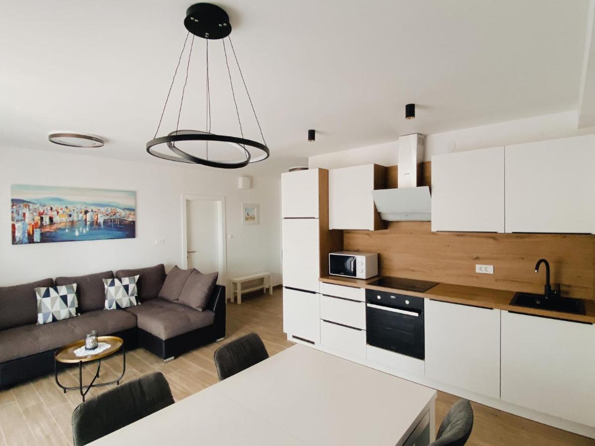 Family Friendly Apartments With A Swimming Pool Povljana, Pag - 244 Kültér fotó