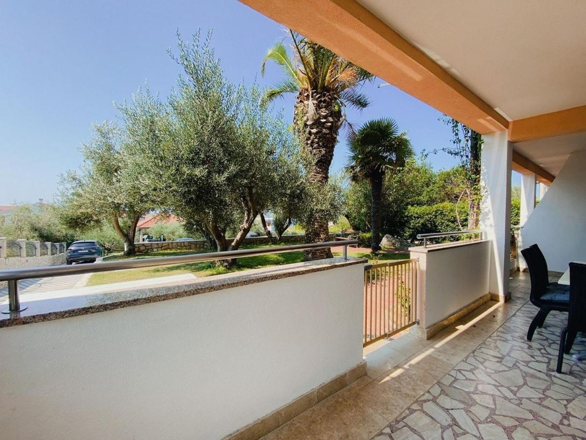 Family Friendly Apartments With A Swimming Pool Povljana, Pag - 244 Kültér fotó
