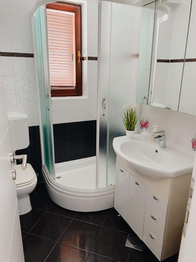 Family Friendly Apartments With A Swimming Pool Povljana, Pag - 244 Kültér fotó